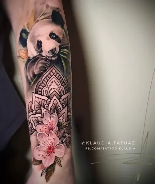Transform your multi-style vision into reality! Book your custom mixed-media sleeve with 15-year veteran artist Klaudia at Silent Moon Tattoo (London SE16).